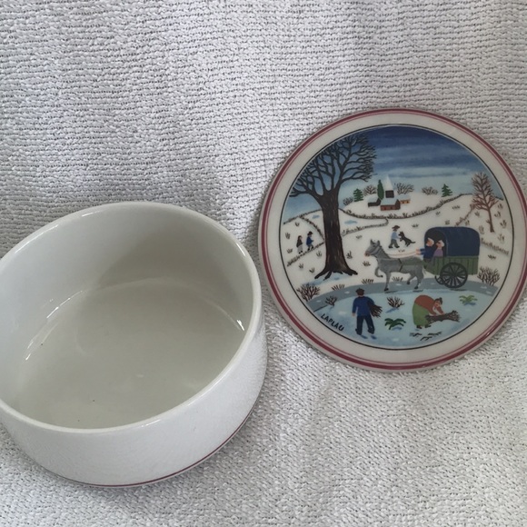 Villeroy & Boch Naif Christmas Round Trinket Box Laplau - Picture 2 of 5